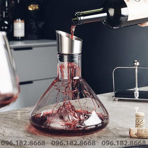 Decanter - Phụ kiện chuyên dụng không thể thiếu trong thưởng thức rượu vang