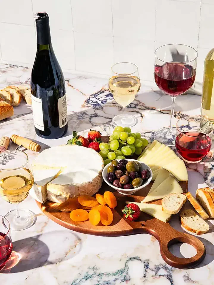 Khám Phá Nghệ Thuật Kết Hợp Rượu Vang & Phô Mai Lâu Năm (Aged Cheese Pairing)