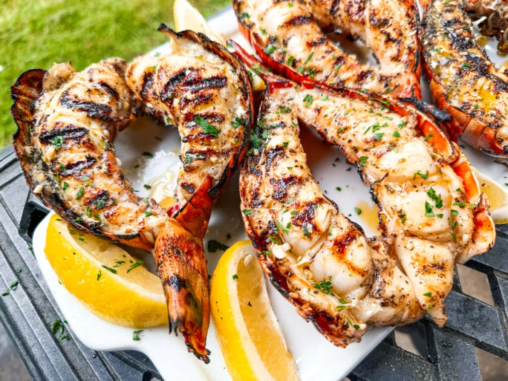 Bí Quyết Ghép Đôi Vang Trắng Cùng Tôm Hùm & Cá Hồi Nướng Bơ Chanh (Lobster & Salmon)